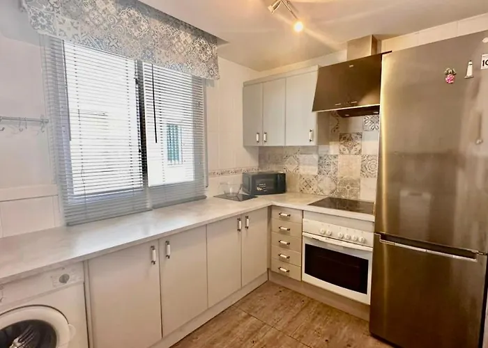 Charming Penthouse Next To Puerto Banus 马尔韦利亚